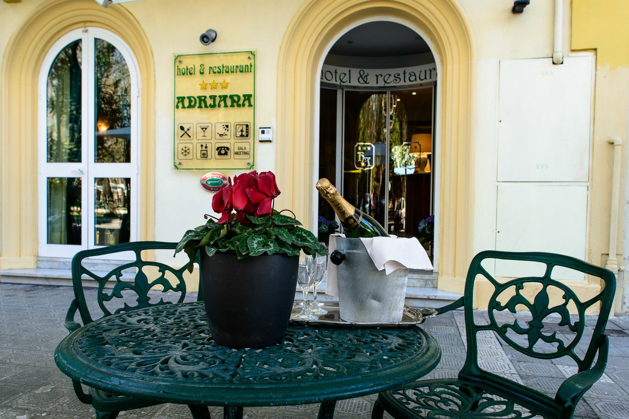 Hotel Villa Adriana فياريجيو المظهر الخارجي الصورة